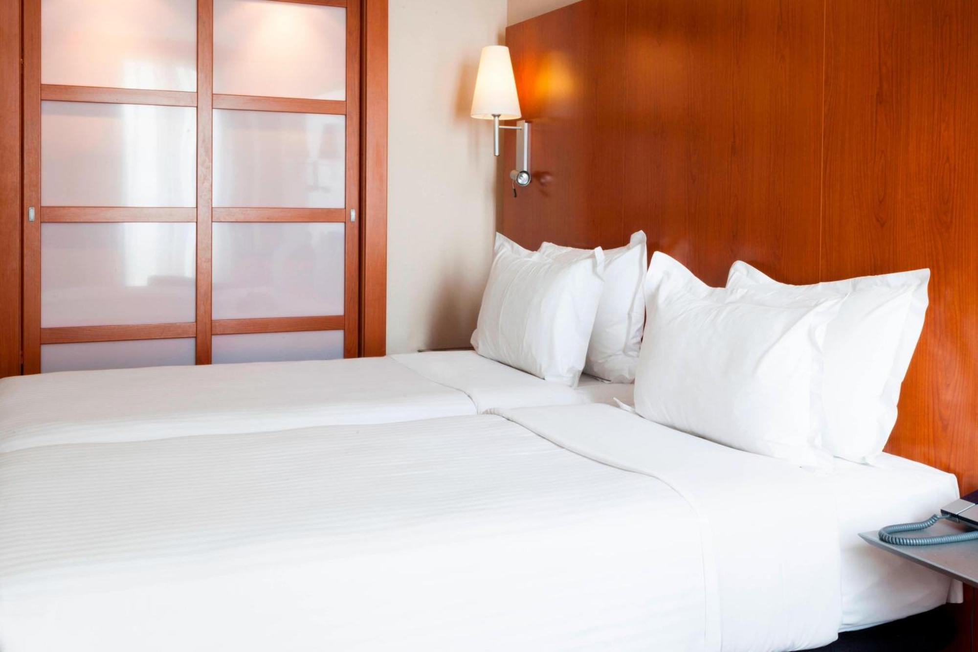 Ac Hotel Palencia By Marriott Bagian luar foto